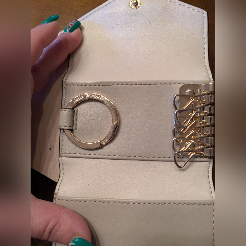Michael Kors Grey & Off White Leather Coin/Keyholder - Picture 8 of 10
